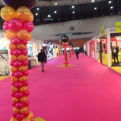 Columnas de globos feria promogift Madrid.