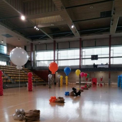 Globos gigantes con helio y columnas de globos Madrid.